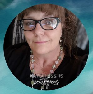 Meet your Posher, Debbie